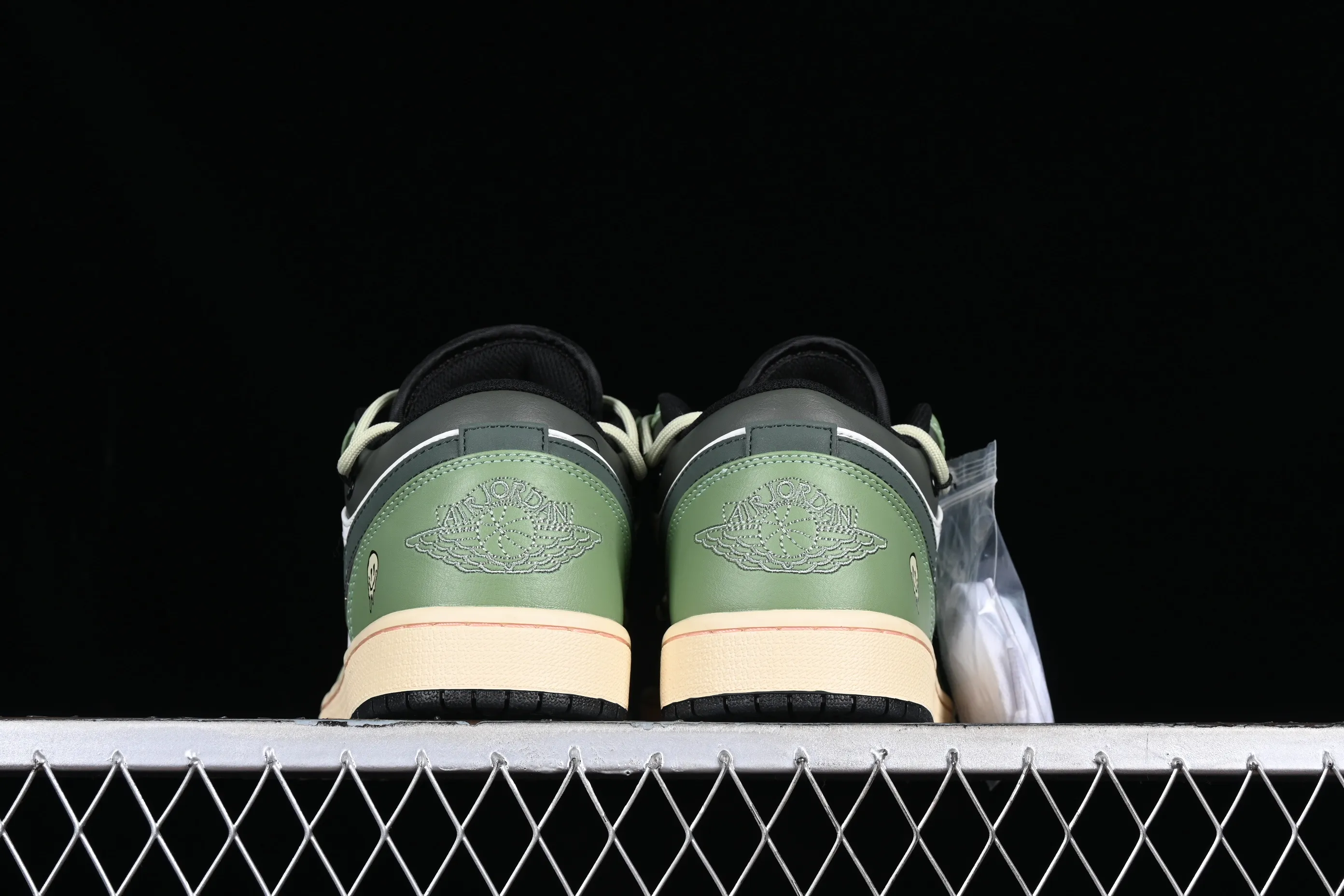 All categories Air Jordan Jordan series basketball shoes Air Jordan 1 Low Z version Air Jordan 1 Low AJ1 Joe 1 strap deconstruction low-top basketball shoes 553558-062